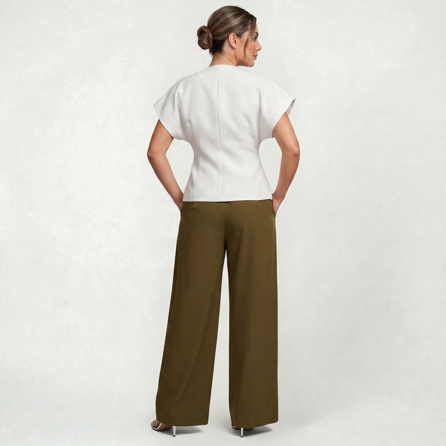 Gilet cintré beige pour femme sans manches élégant