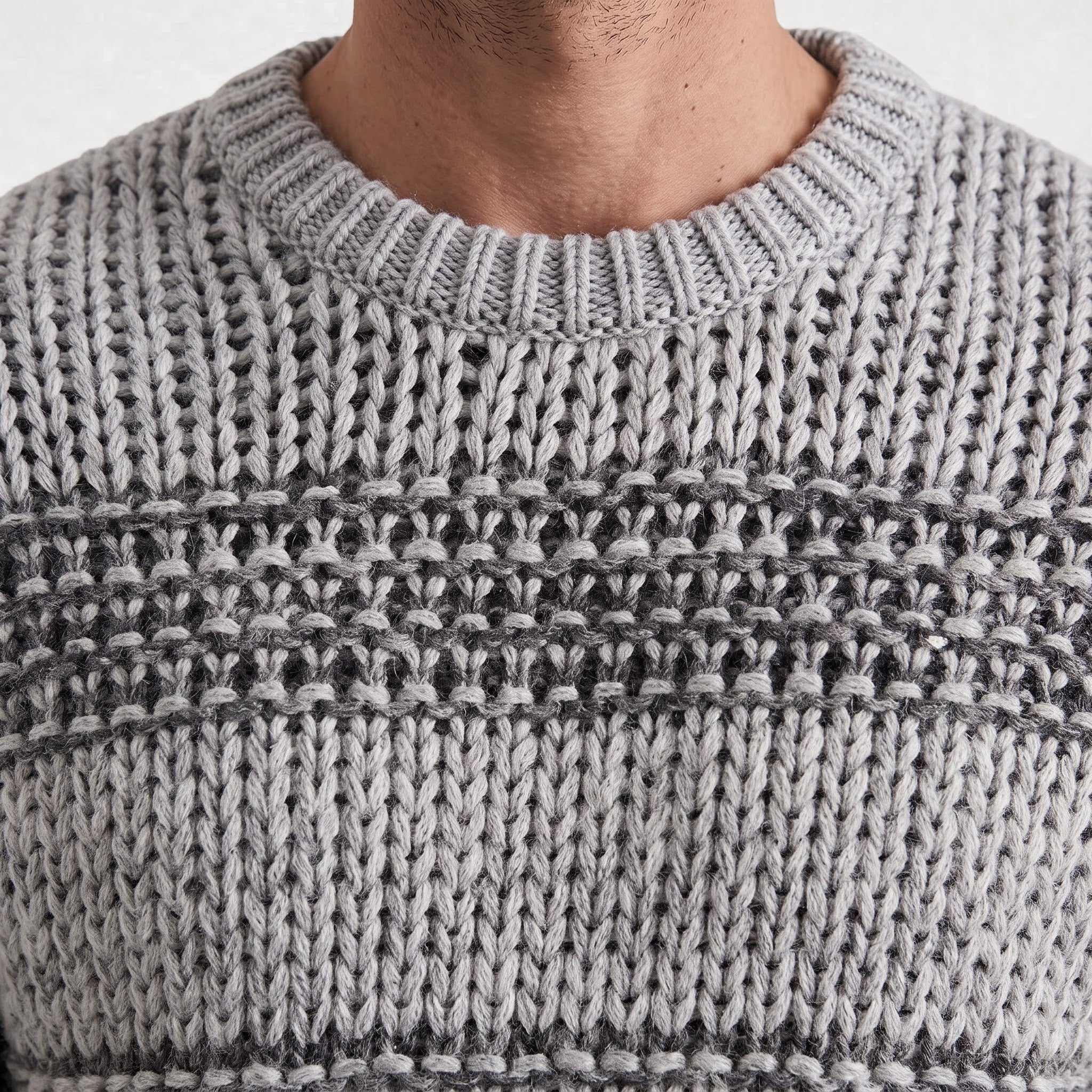 Pull Homme Col Rond Maille Rayée Élégant pour l’Automne et l’Hiver