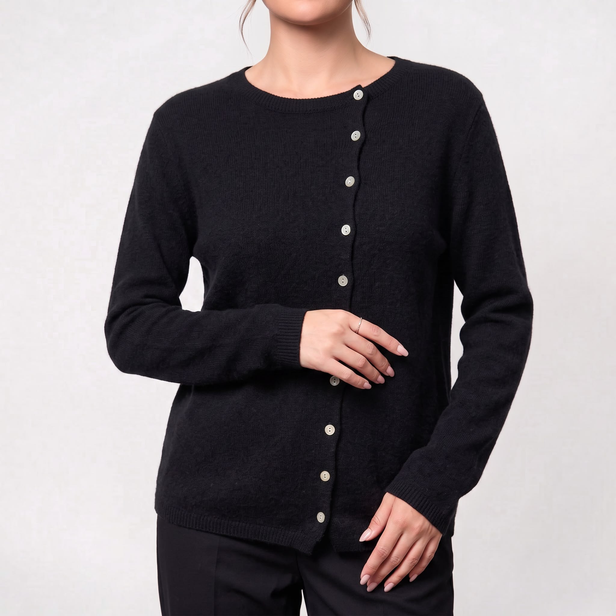Cardigan classique femme à boutons en maille douce pour une tenue décontractée
