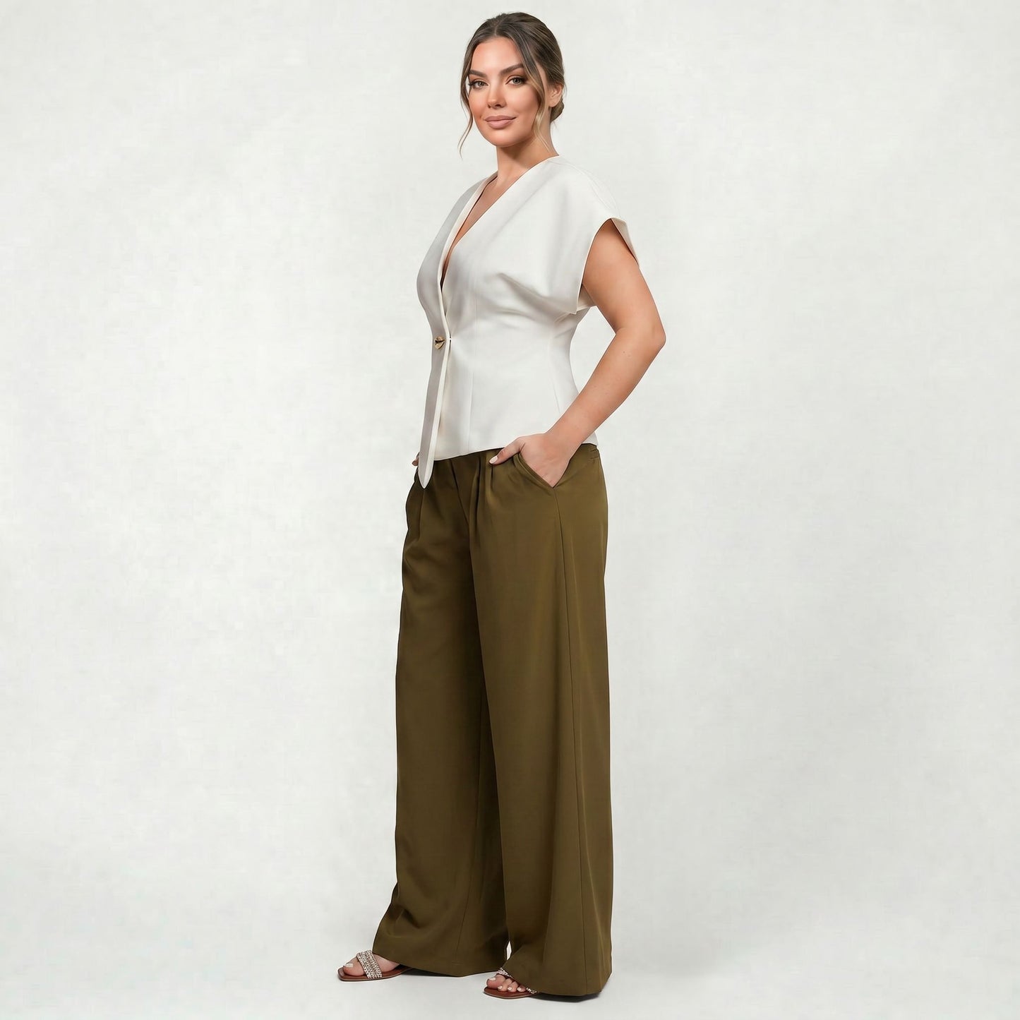 Gilet cintré beige pour femme sans manches élégant