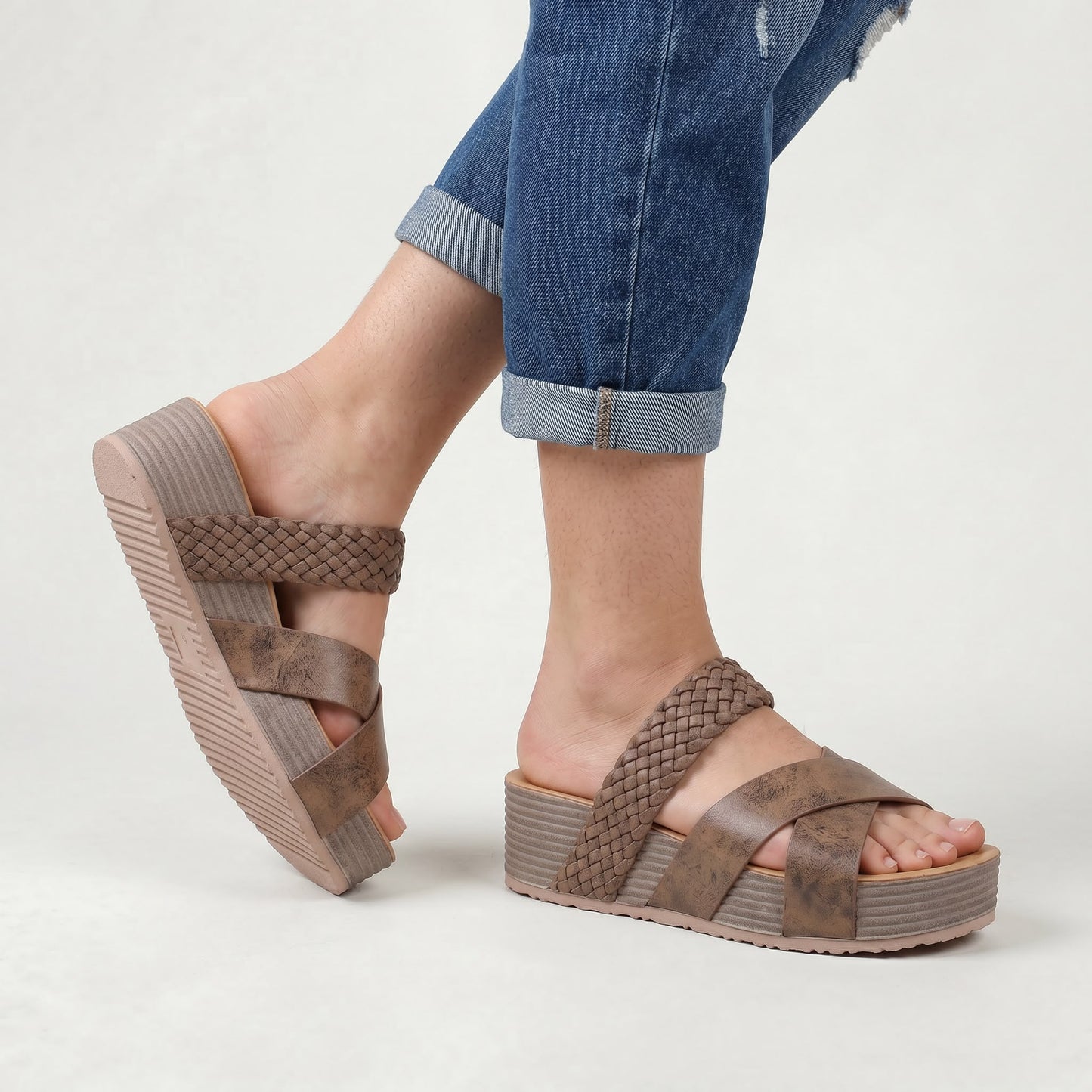 Sandales Romaines Plates pour Femme à Bout Rond Élégance Estivale Intemporelle