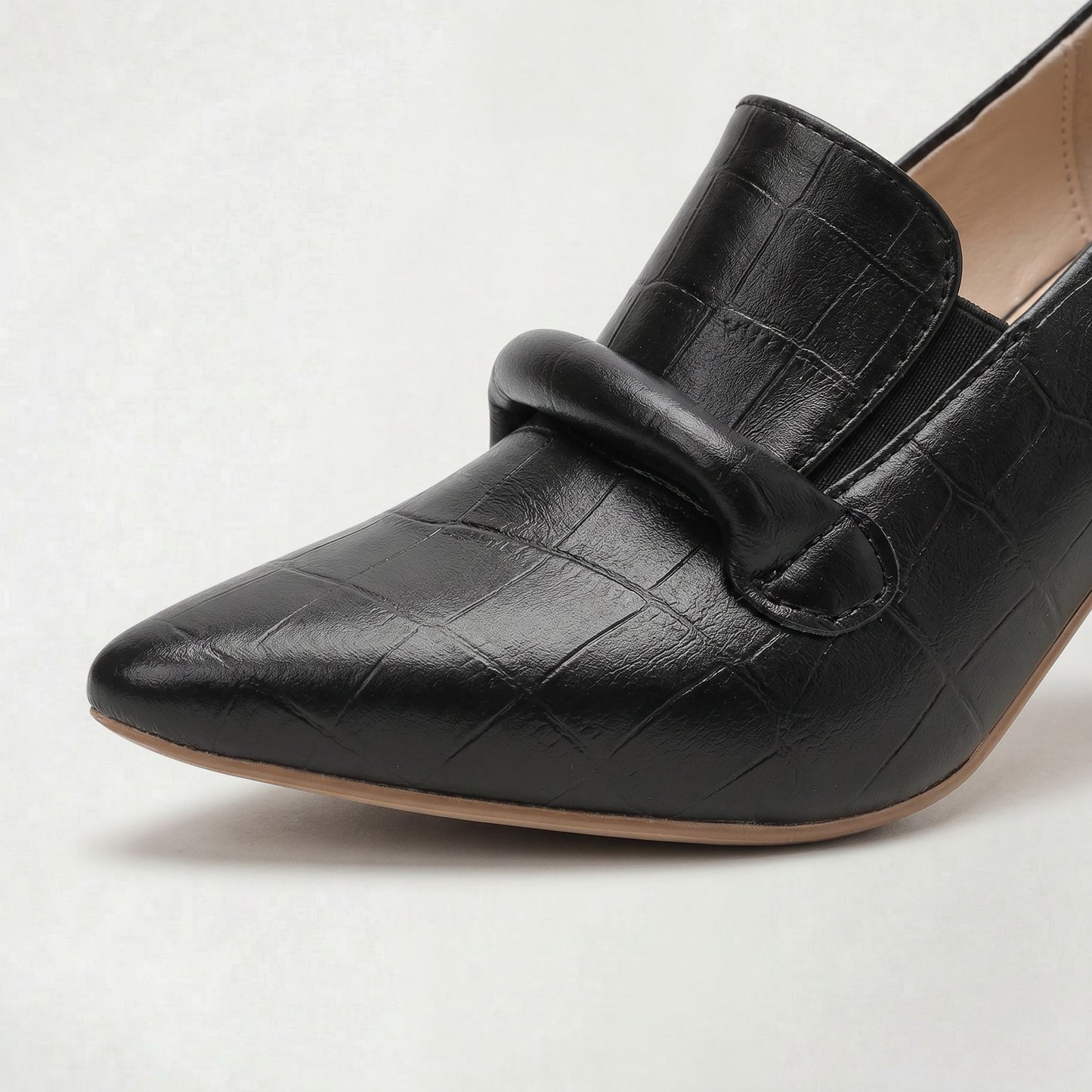 Escarpins élégants pour femme à bout pointu au style classique raffiné