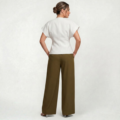 Gilet cintré beige pour femme sans manches élégant