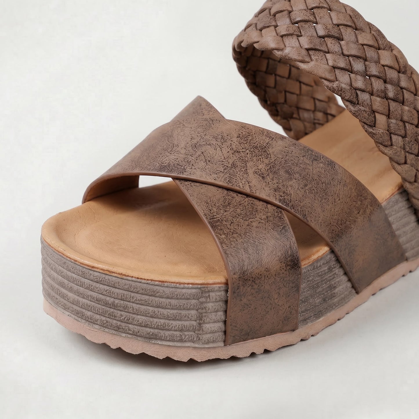 Sandales Romaines Plates pour Femme à Bout Rond Élégance Estivale Intemporelle